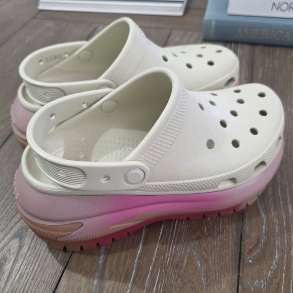 CROCS Shoes - Crocs Mega Crush Classic Platform Clogs, Women's Size 7, NWOT